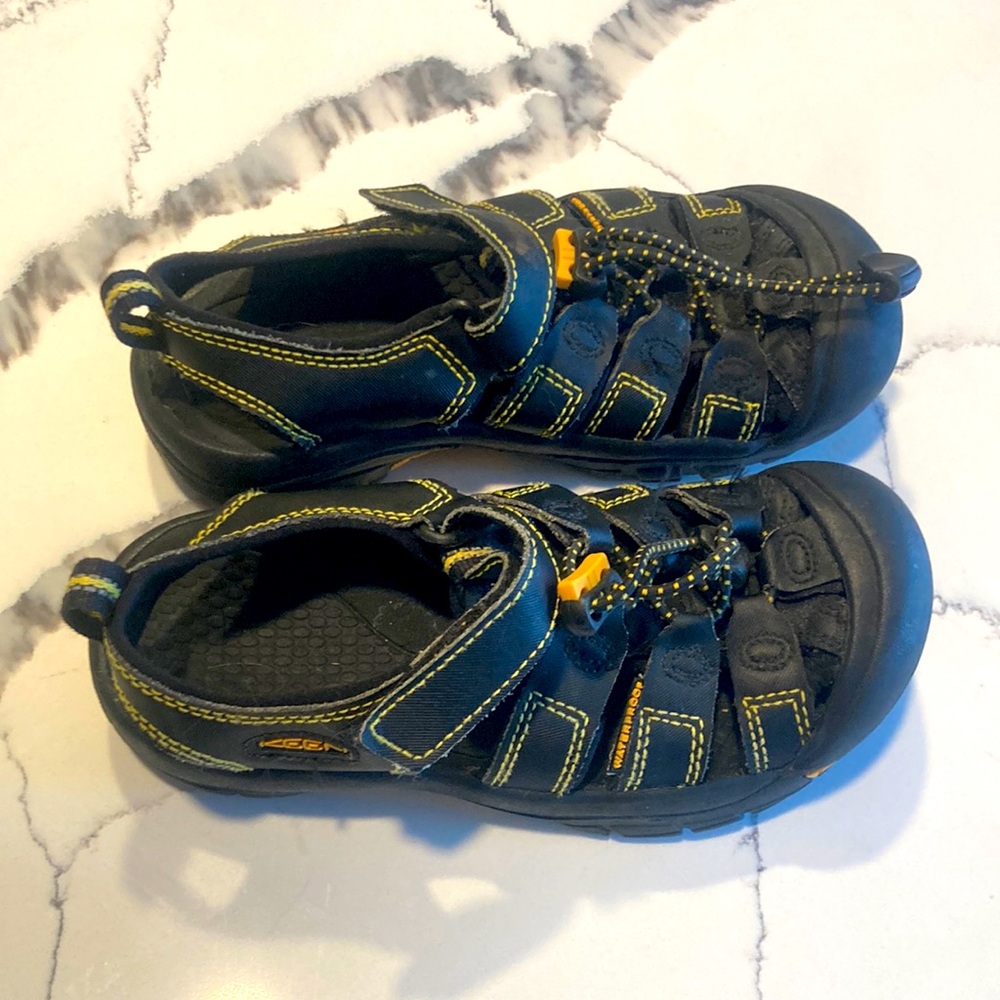 Keen waterproof shoes Size 1